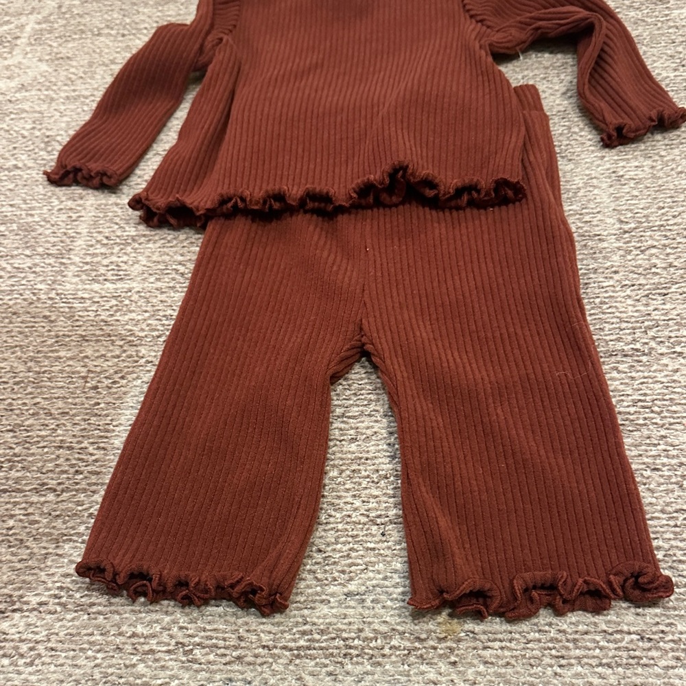 Old Navy Rust Ribbed Knit Toddler Outfit - Picture 3 of 3